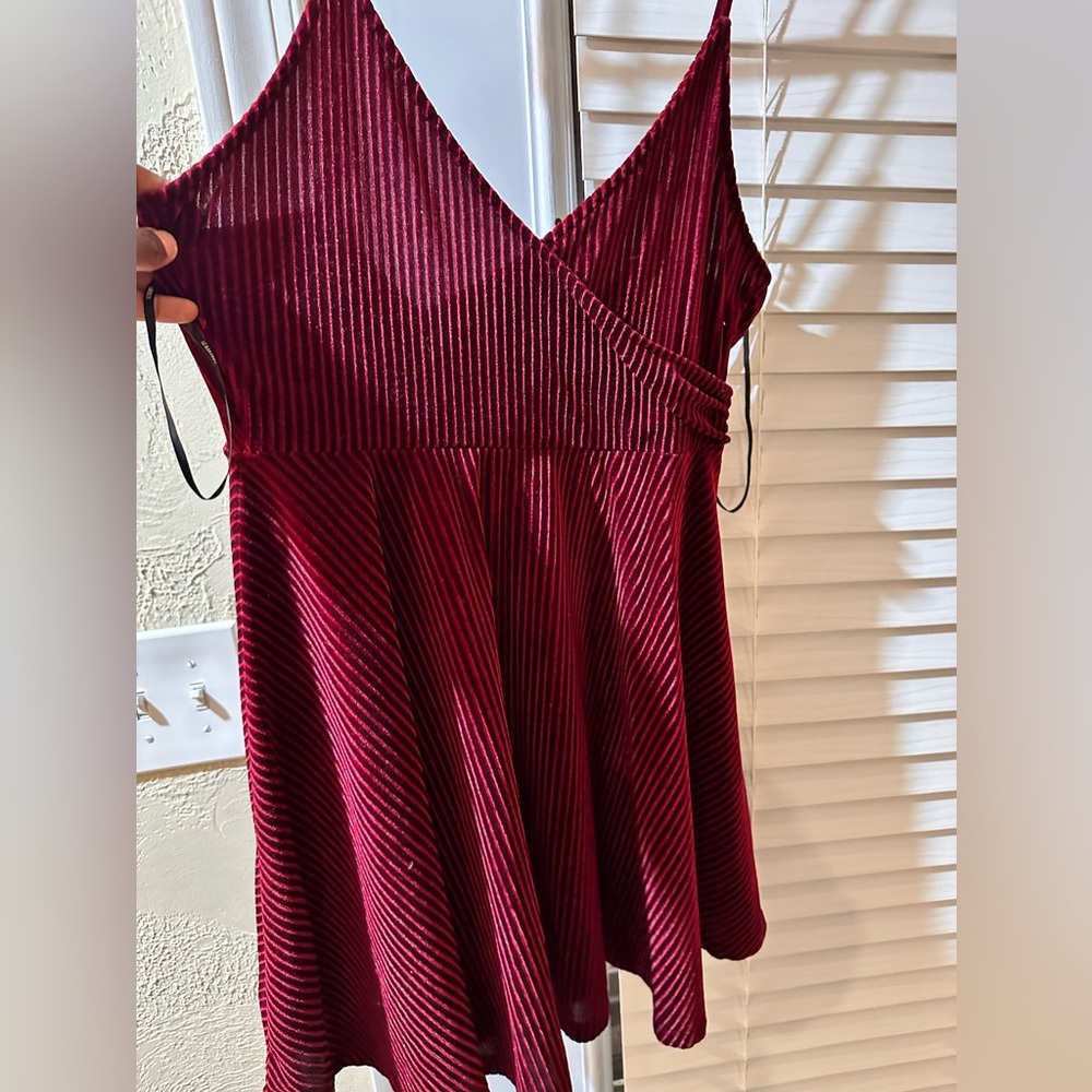 Dresses - Picture 5 of 17